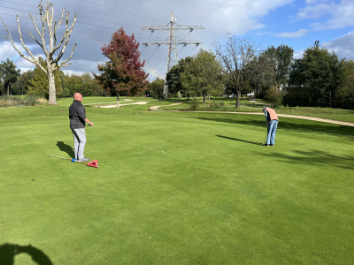 Mooie regenboog tijdens putten Jan en Tineke op hole 8